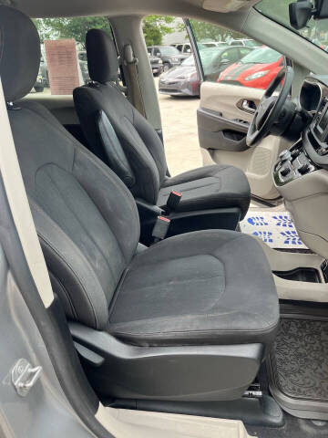 2017 Chrysler Pacifica LX