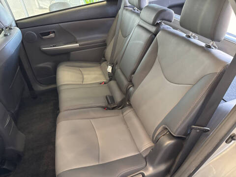 2014 Toyota Prius v Five