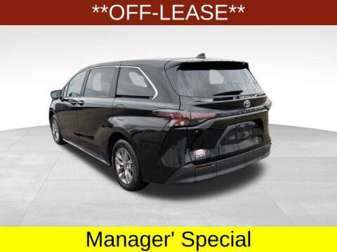 2025 Toyota Sienna LE 8-Passenger
