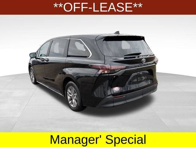 2025 Toyota Sienna LE 8-Passenger