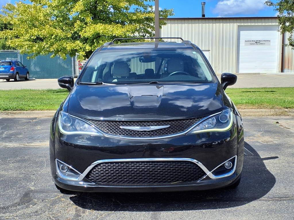 Black 2017 Chrysler Pacifica Limited Limited 4dr Mini-Van 2