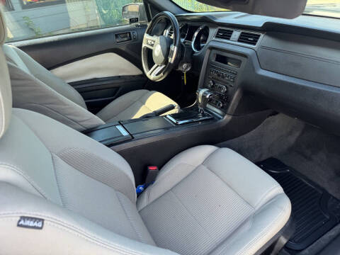 2012 Ford Mustang V6