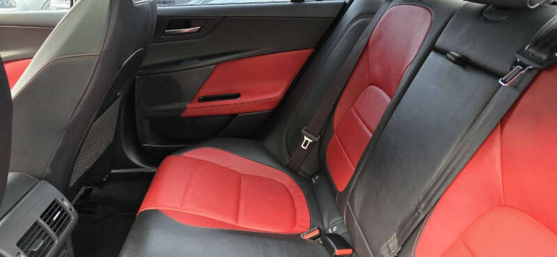 2017 Jaguar XE 35t R-Sport