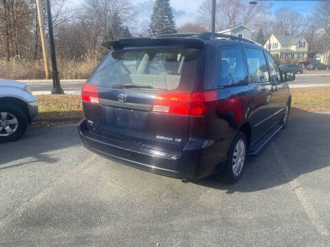 2004 Toyota Sienna CE 7 Passenger