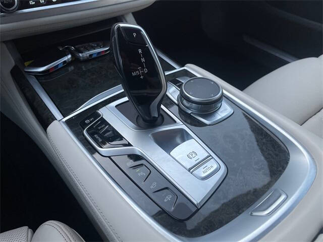 2022 BMW 7 Series 745e xDrive
