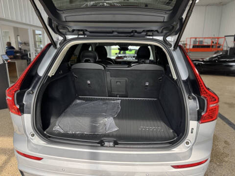 2024 Volvo XC60 B5 Core Dark Theme