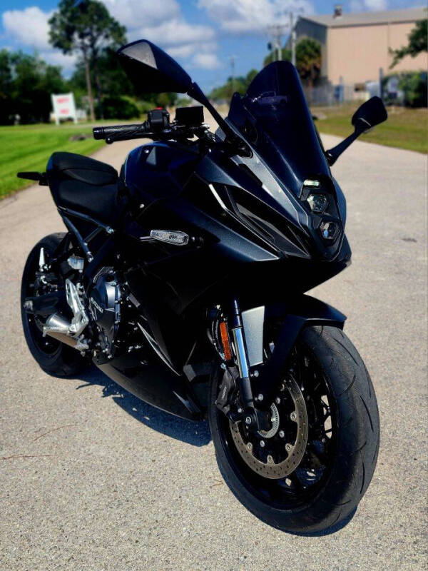 2025 Suzuki GSX-8R