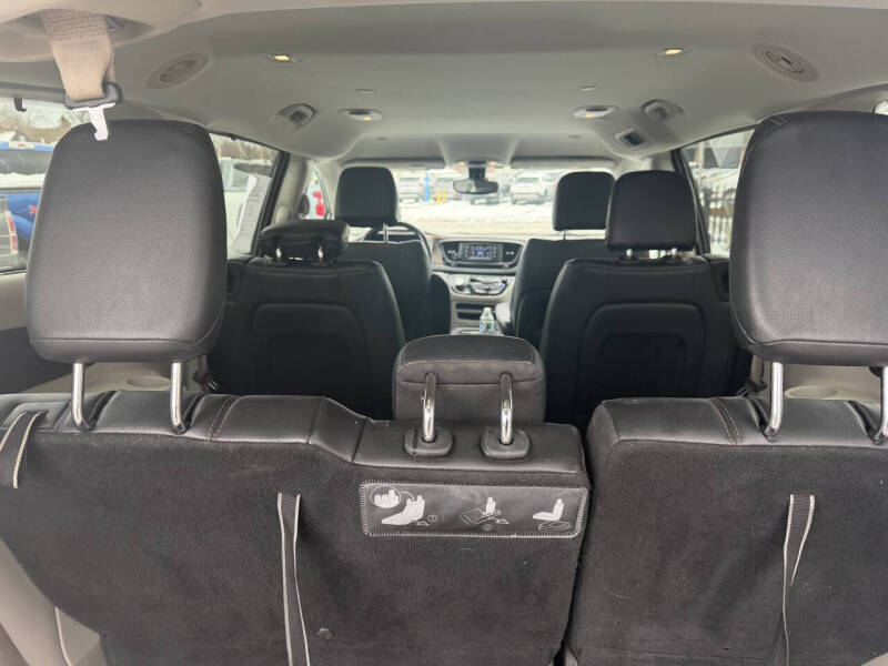 2017 Chrysler Pacifica Touring-L