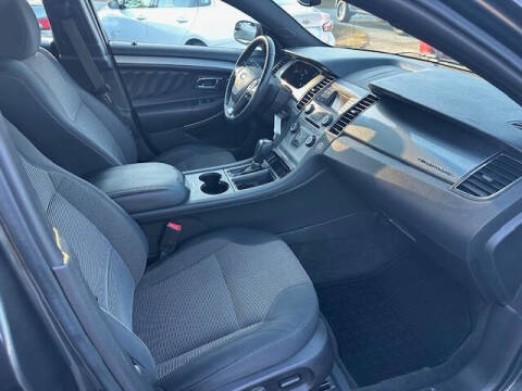 2018 Ford Taurus SEL