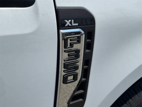 2025 Ford F-350 Super Duty XL