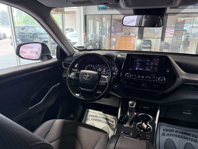 2023 Toyota Highlander LE