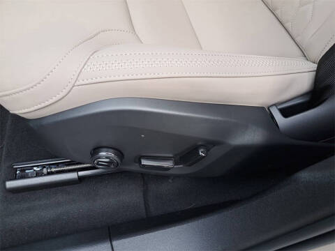 2026 Volvo XC60 T8 Plus