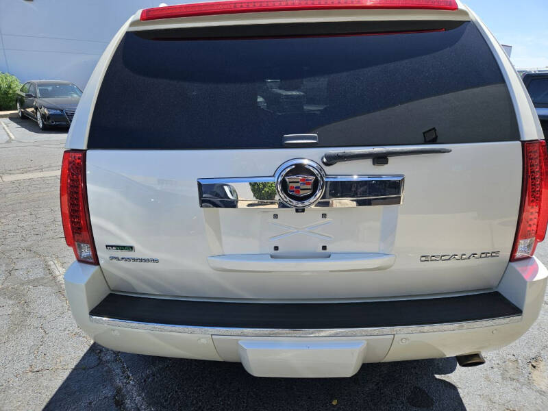 2011 Cadillac Escalade Platinum Edition