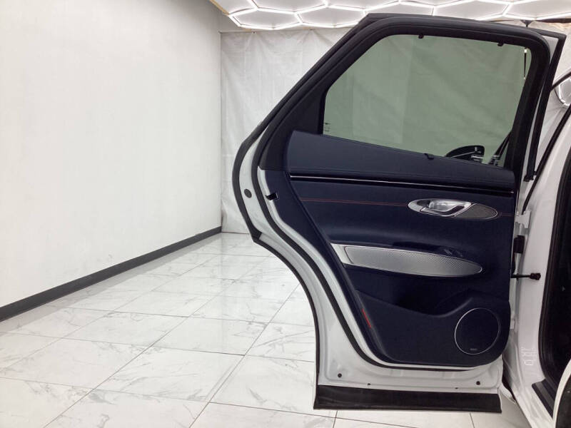 2023 Genesis GV70 2.5T Standard