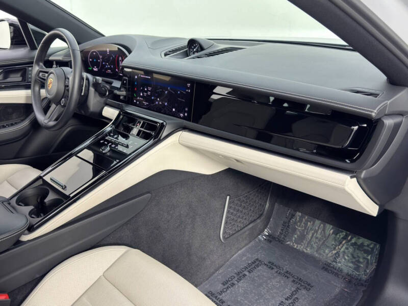 2024 Porsche Panamera 4