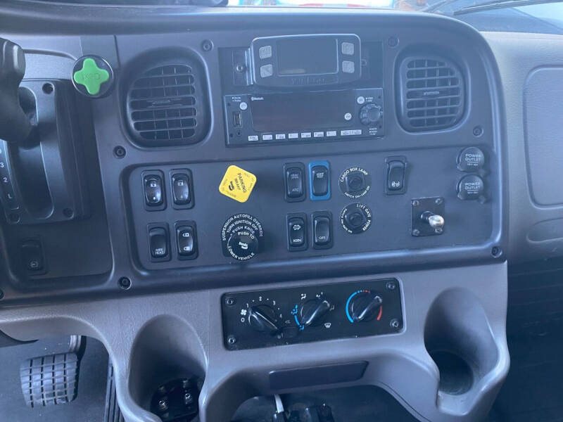 2022 Freightliner M2 106