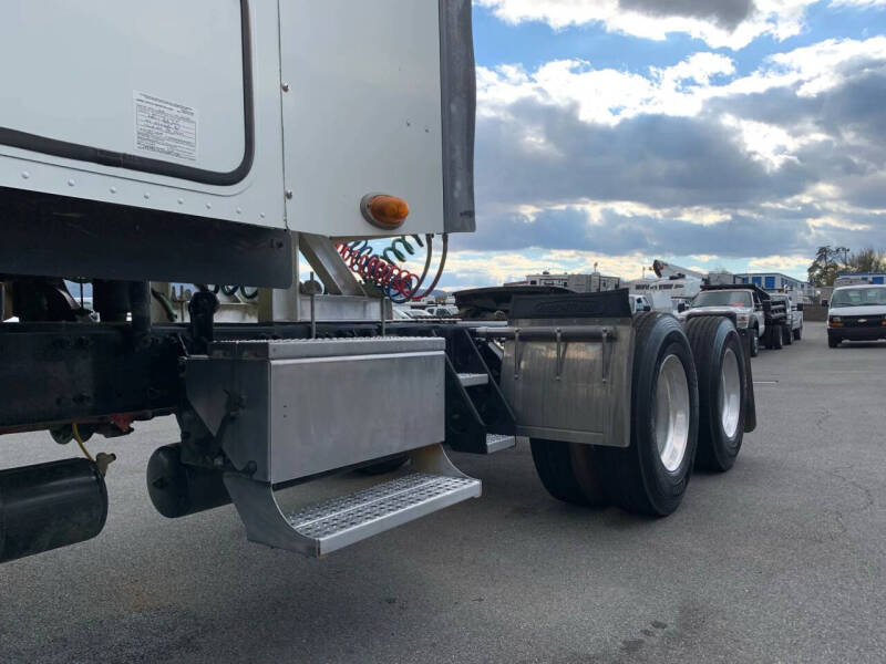 2010 Freightliner Columbia 120