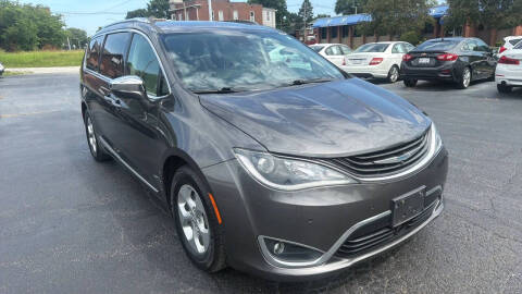 2017 Chrysler Pacifica Hybrid Platinum