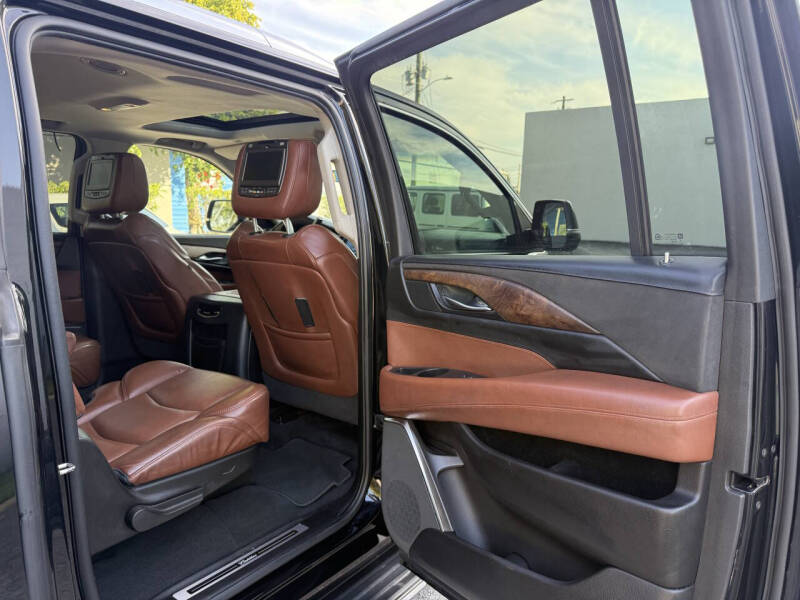 2017 Cadillac Escalade ESV Luxury