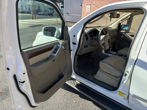 2012 Nissan Pathfinder LE