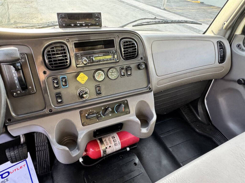 2016 Freightliner M2 106