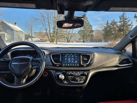 2020 Chrysler Pacifica Hybrid Limited Red S