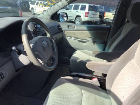 2010 Toyota Sienna LE 7-Passenger