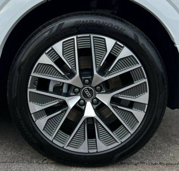 2024 Audi Q8 e-tron quattro Prestige