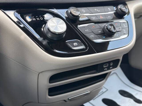 2017 Chrysler Pacifica Touring-L