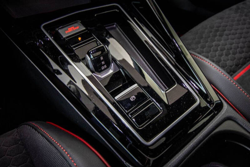 2025 Volkswagen Golf GTI SE