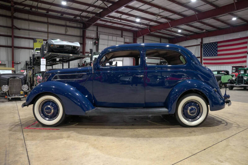 1937 Ford Deluxe