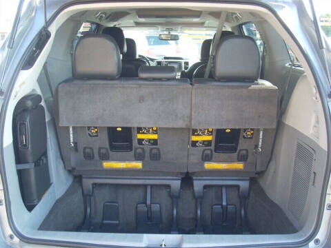 2013 Toyota Sienna SE 8-Passenger