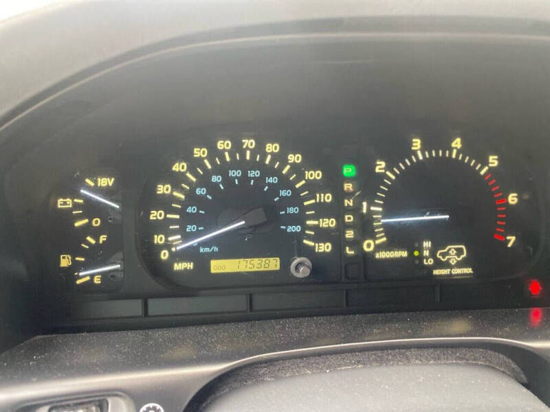 2000 Lexus LX 470