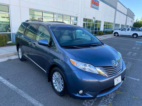 2017 Toyota Sienna for sale at Super Bee Auto in Chantilly VA