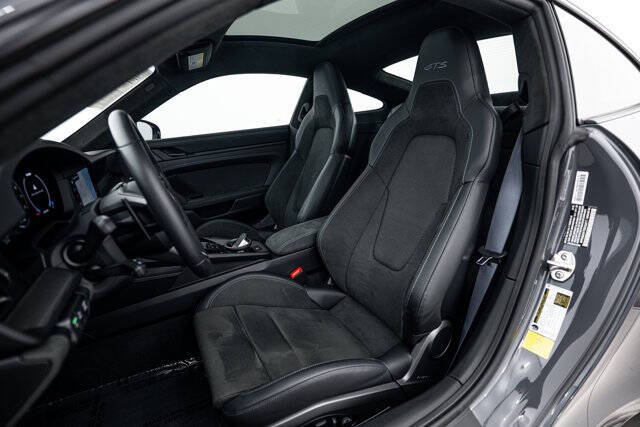 2025 Porsche 911 Carrera 4 GTS