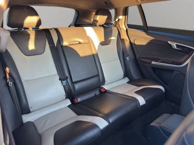 2017 Volvo V60 Cross Country T5 Premier