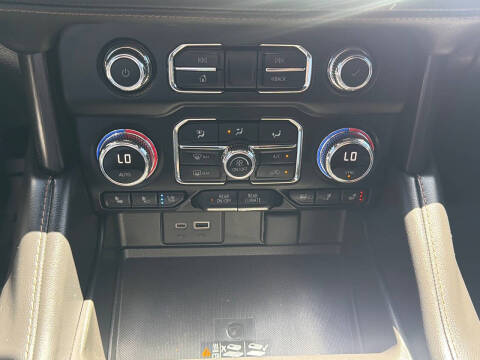 2022 GMC Yukon XL AT4