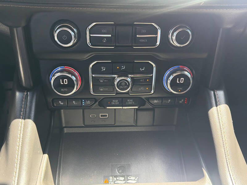 2022 GMC Yukon XL AT4