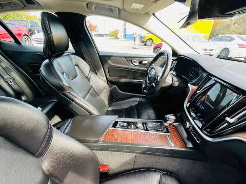 2021 Volvo S60 T6 Momentum