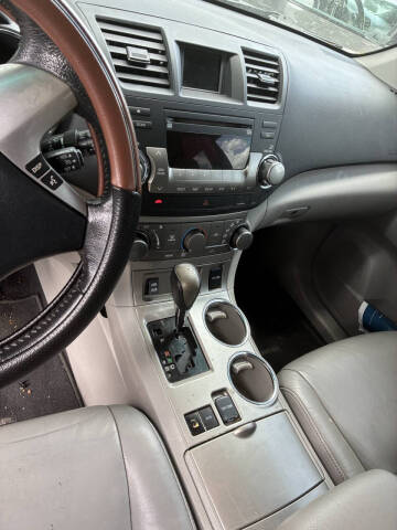 2012 Toyota Highlander SE