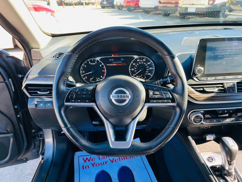 2019 Nissan Altima SL photo 18