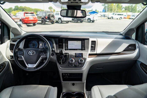 2020 Toyota Sienna XLE 8-Passenger