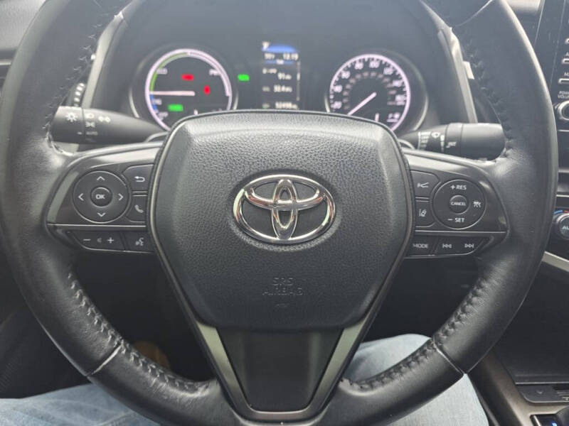 2022 Toyota Camry Hybrid SE