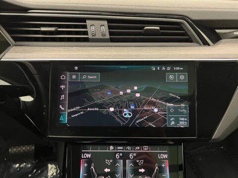 2022 Audi e-tron quattro Premium