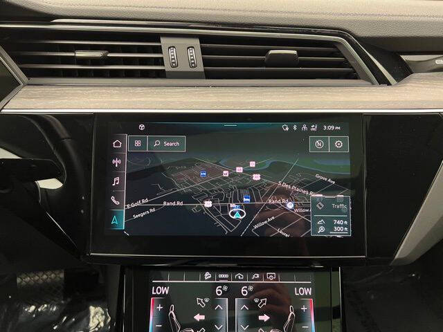 2022 Audi e-tron quattro Premium