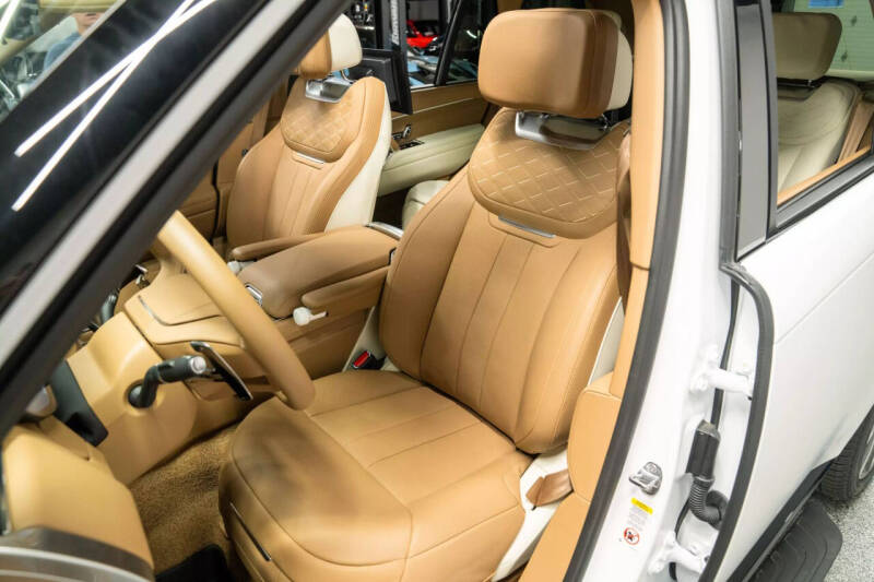 2024 Land Rover Range Rover P615 SV LWB