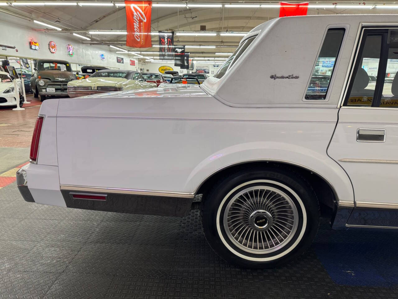 1989 Lincoln Town Car 24