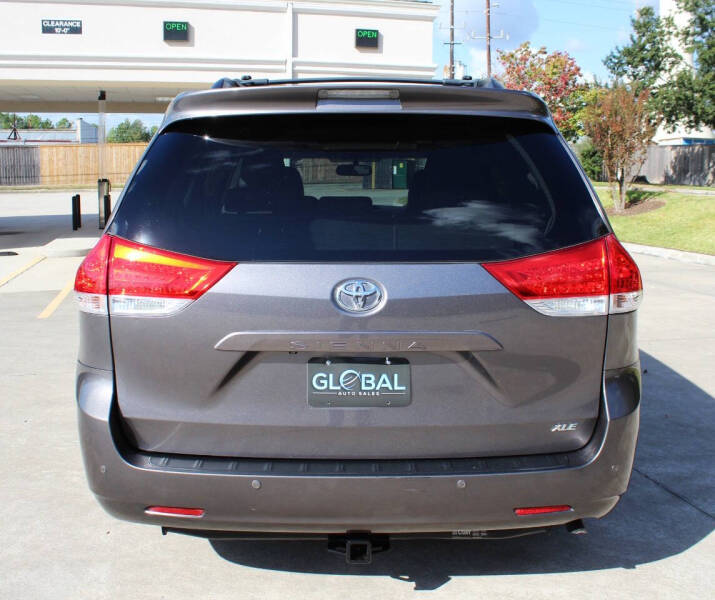 2013 Toyota Sienna XLE 7-Passenger Auto Access Seat