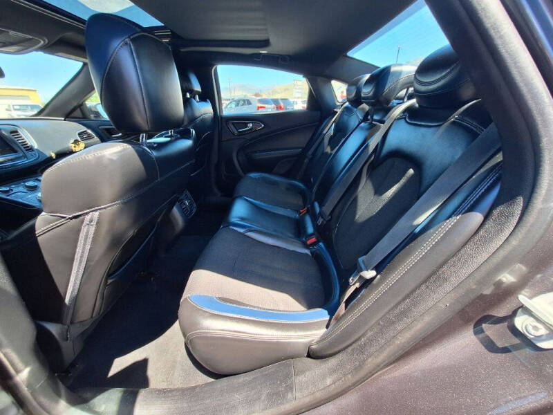 2015 Chrysler 200 S