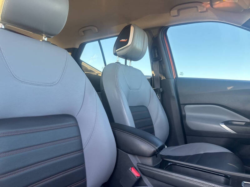 2023 Nissan Kicks SR